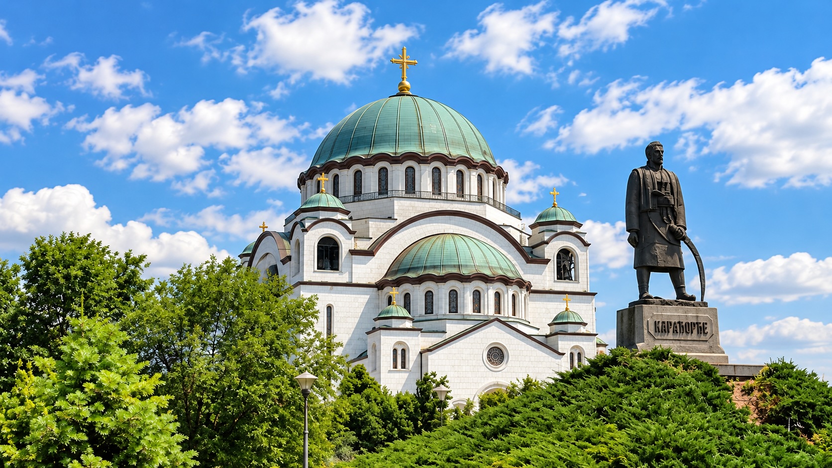 Храм Святого Савы в Белграде и памятник Караджорджу